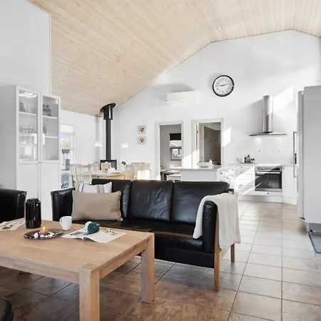 Elmo - 800m From The Sea By Interhome * Hals