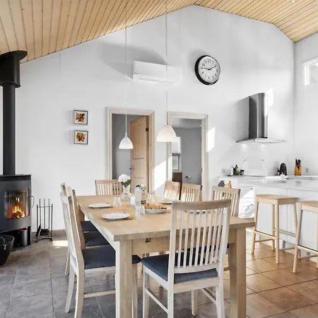 Semesterbostad Elmo - 800m From The Sea By Interhome Hals